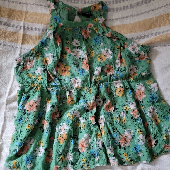 Torrid Green Floral Top size 2 - Picture 1 of 2